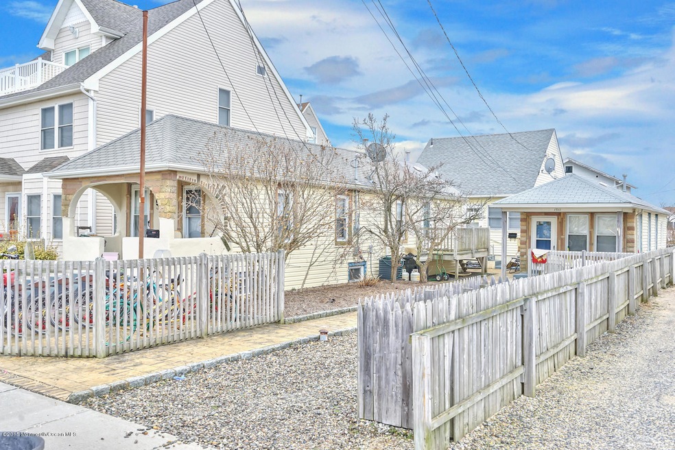 1509 NW Central Ave Seaside-large-001-Fr