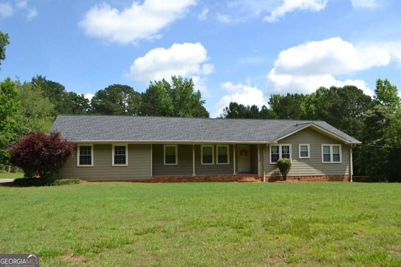 ROCKING CHAIR FRONT PORCH! RANCH WITH SIDE ENTRY C