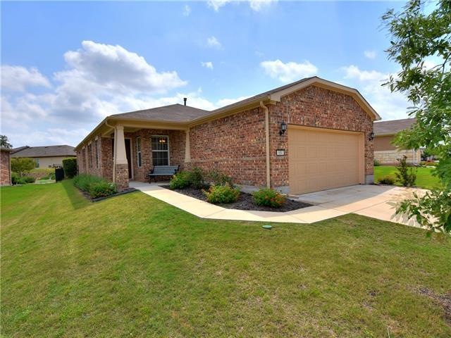 Pine Spring floor plan with inviting entry.
