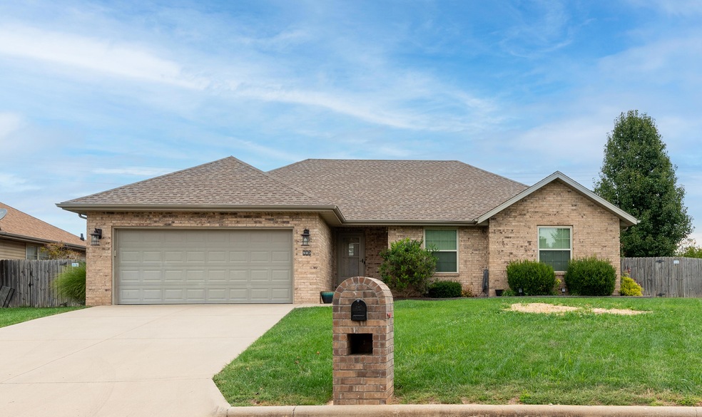 983 W.. Cambridge, Nixa, MO-2