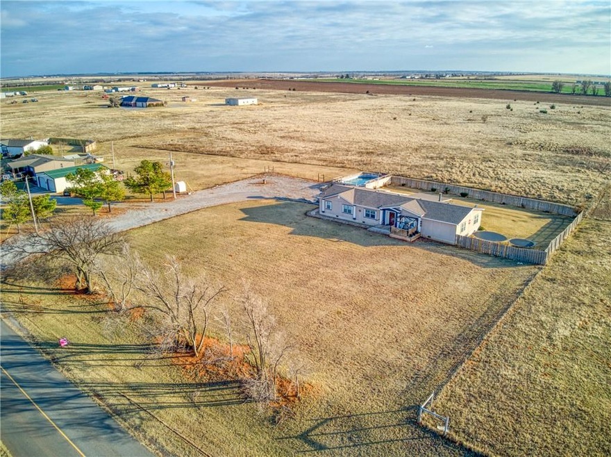 20268 E 1110 Rd, Elk City, OK 73644 - photo 1