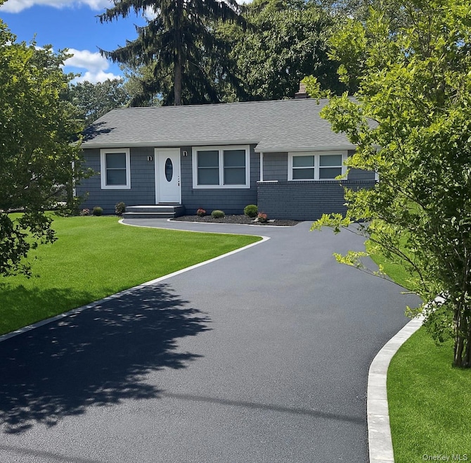 1140 Udall Rd, Bay Shore, NY 11706 - photo 1