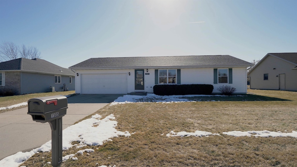 1505 Evergreen Dr, Janesville, WI 53546 - photo 1