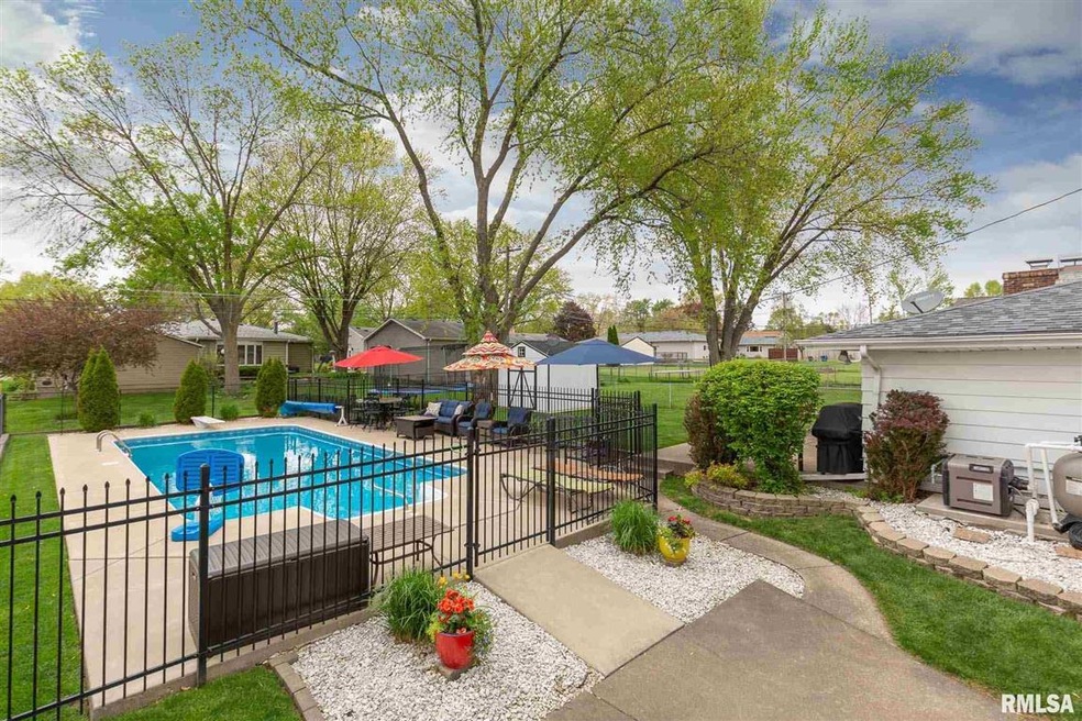 3710 Pacific St, Davenport, IA 52806 - photo 1