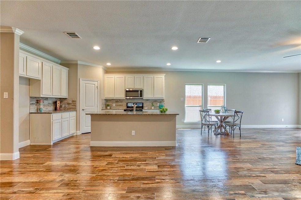 324 E Pecan St, Hurst, TX 76053 - photo 1