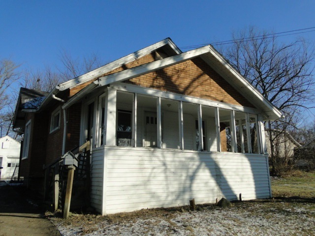 975 Farnum Ave, Flint, MI 48503 - photo 1