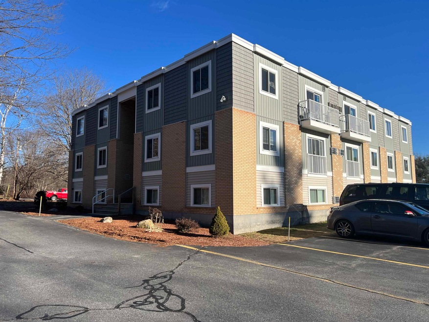 4 Constitution Dr, Londonderry, NH 03053 - photo 1