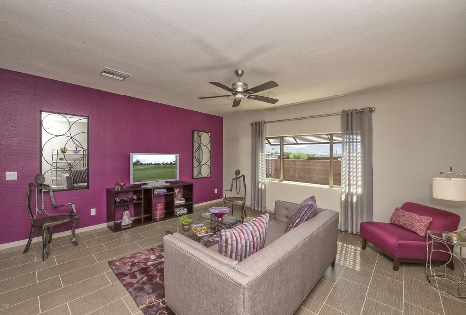 002_Spacious Living Area