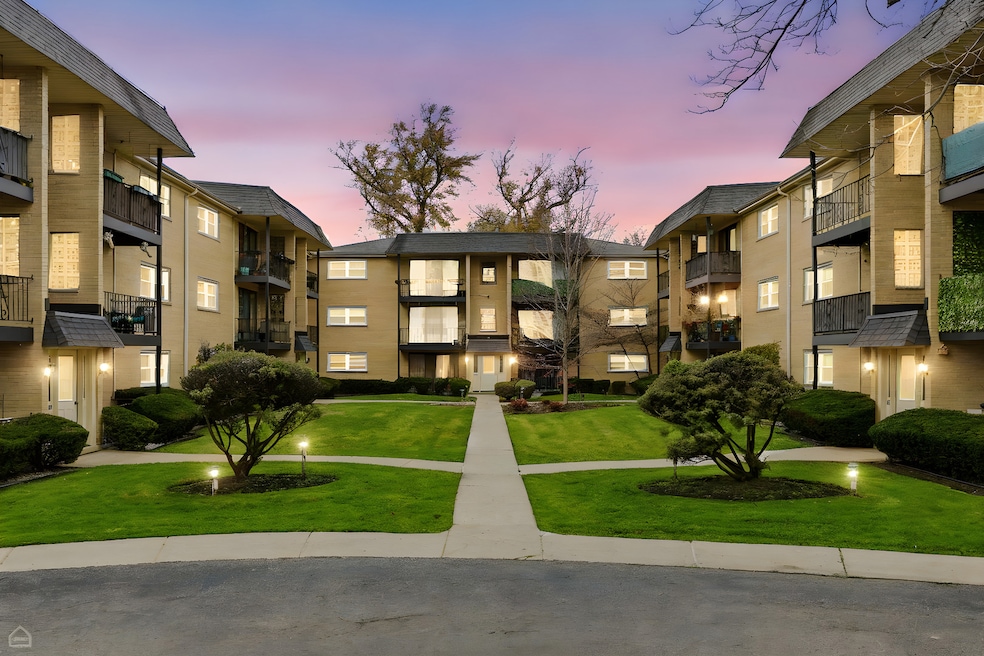 6568 W Roscoe St unit 2N, Chicago, IL 60634 - photo 1