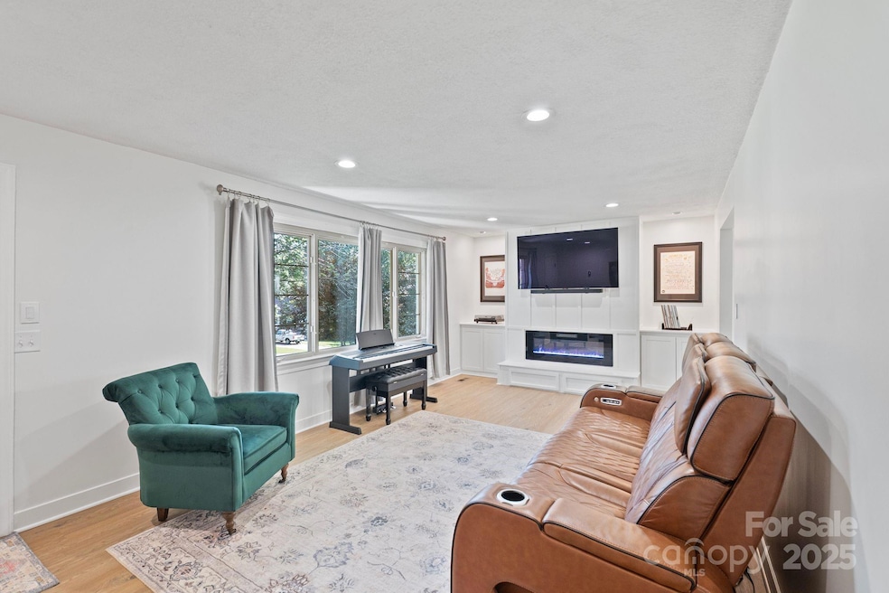 5703 Valley Field Rd, Hickory, NC 28602 - photo 1