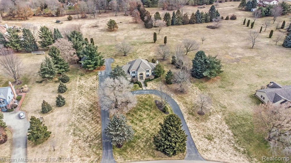 A complete package on 3 acres!