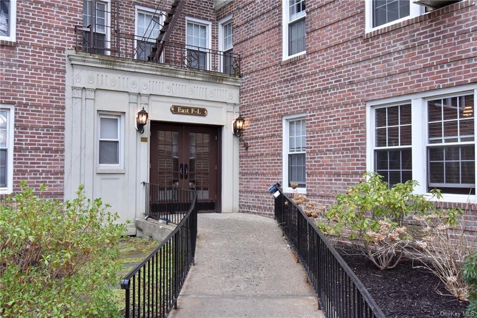 Washington Irving Gardens Apartments unit 6-G, Tarrytown, NY 10591 - photo 1