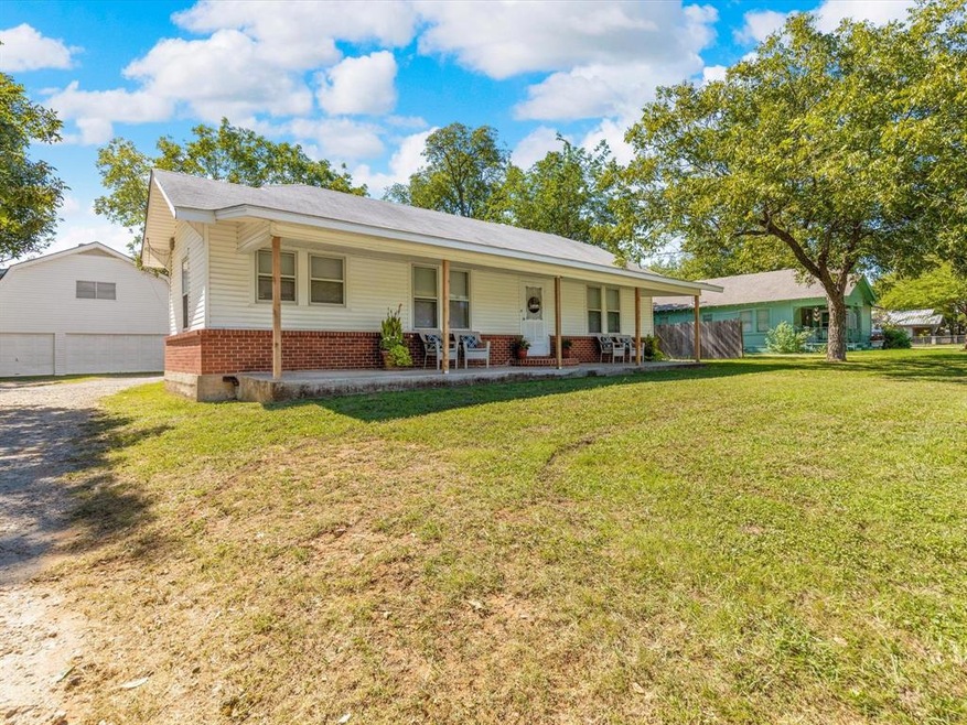 521 Woodard Ave, Cleburne, TX 76033 - photo 1