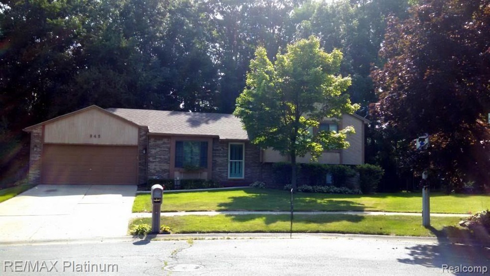 945 Fairwaytrail Court