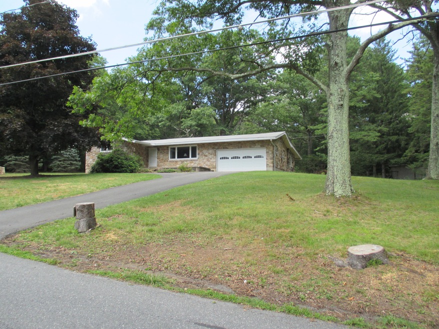 590 W 10th St, Jim Thorpe, PA 18229 - photo 1