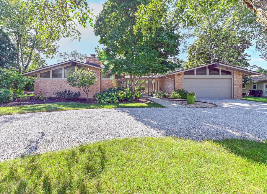 617 Sunny Ln, Thiensville, WI 53092 MLS 1847894