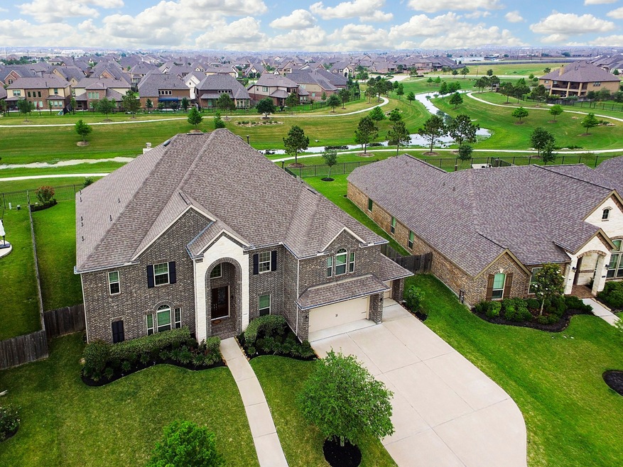 Beautiful home on a huge lot in Cypress Creek Lakes.