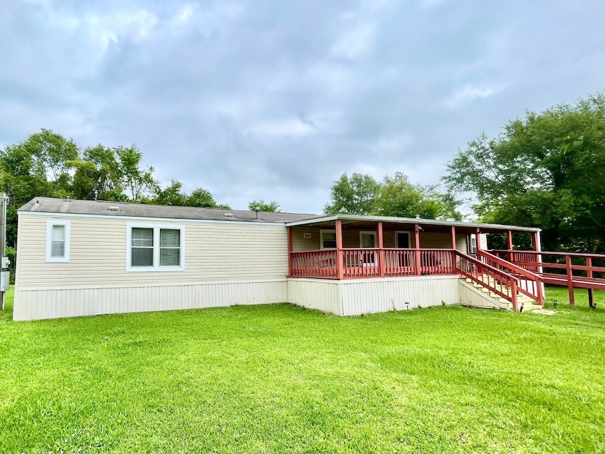 2009 manufactured home - Move in ready!