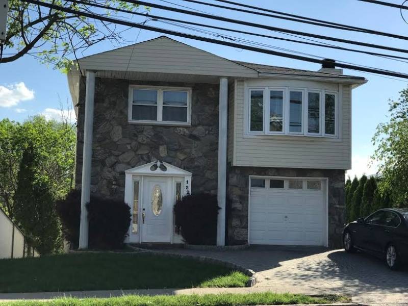 122 Clarke Ave, Staten Island, NY 10306