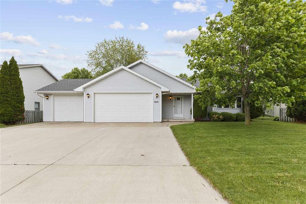 3212 N Whitney Dr, Appleton, WI 54914 - photo 1