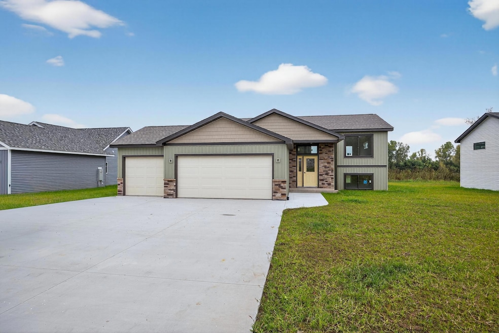 130 Coulee Way, Wabasha, MN 55981 - photo 1