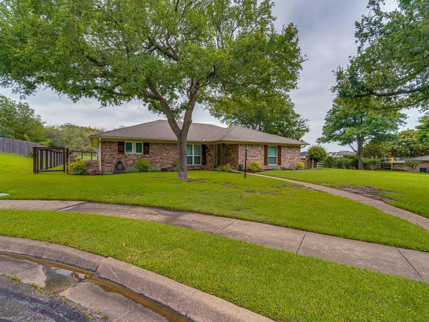 2600 Lakeview Ct, Bedford, TX 76021 - photo 1