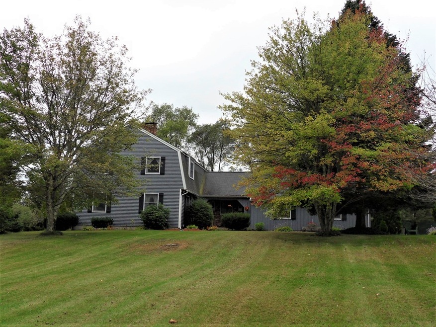 215 Elm St, Blackstone, MA 01504 - photo 1