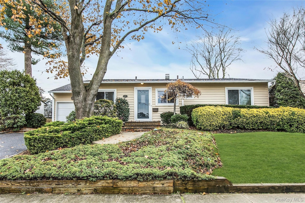 27 Abbey Ln, Plainview, NY 11803 - photo 1