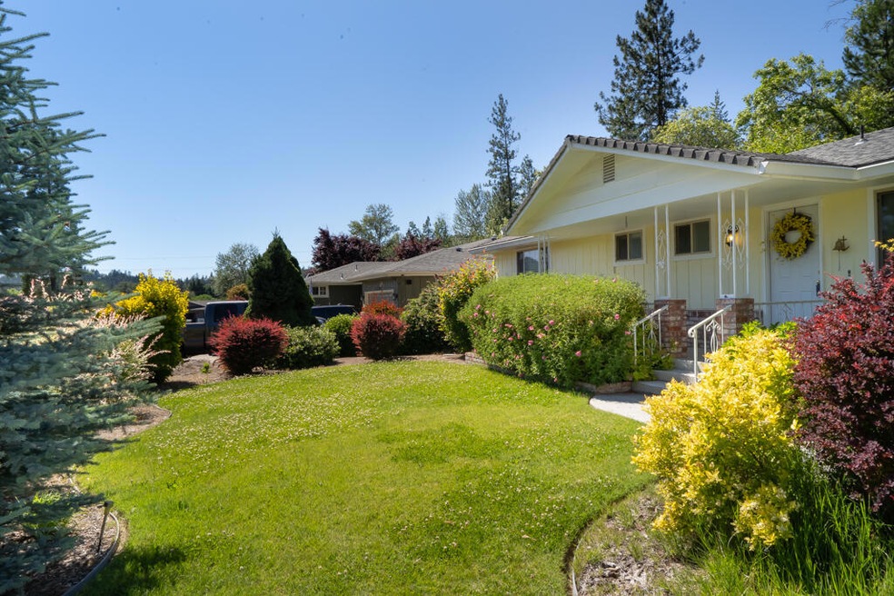 3301 Neamar Dr, Grants Pass, OR 97527 - photo 1