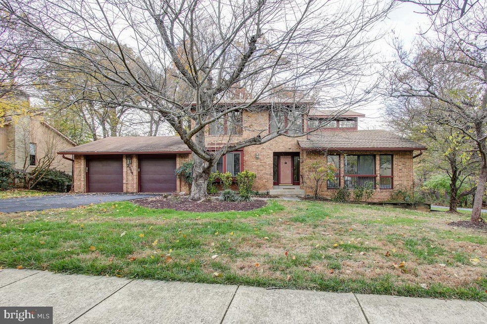 2516 Oakenshield Dr, Potomac, MD 20854 - photo 1