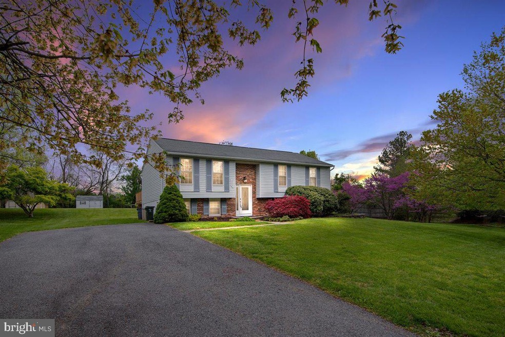 5599 Hunting Horn Dr, Ellicott City, MD 21043 - photo 1