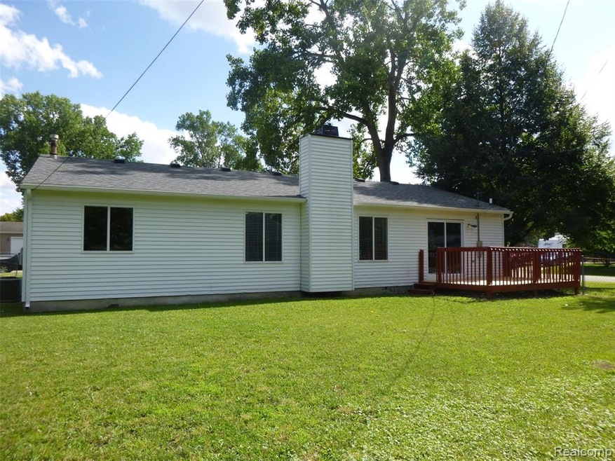 1814 Henbert Rd, West Bloomfield, MI 48324 - photo 1