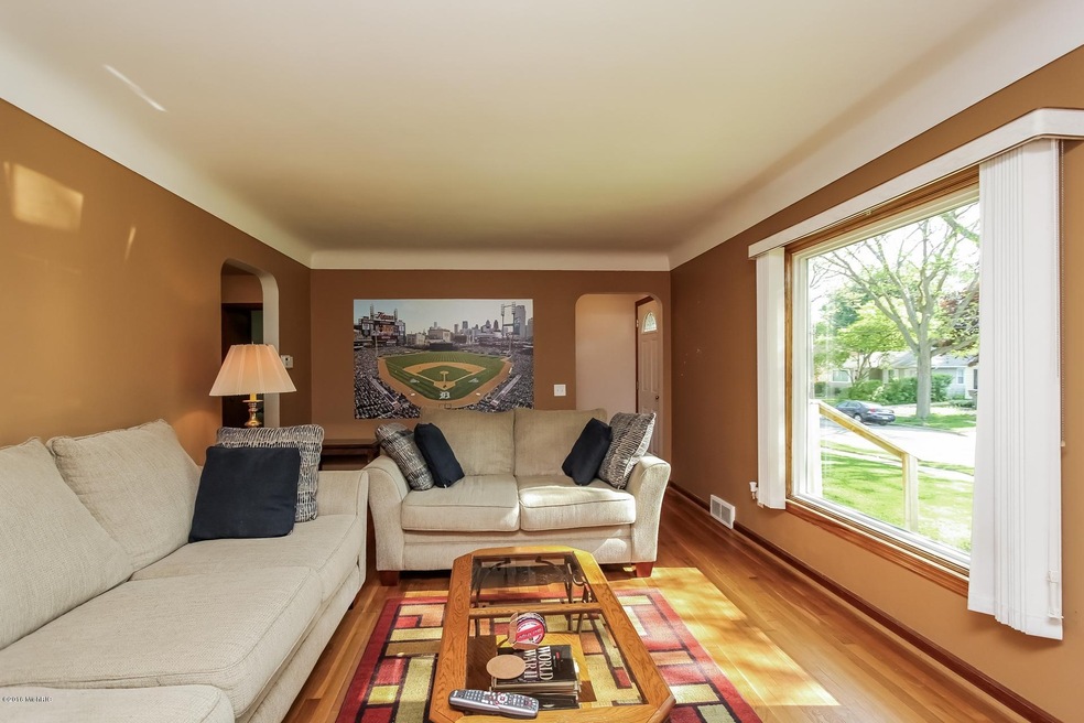 1331 Herrick Ave NE, Grand Rapids, MI 49505 - photo 1