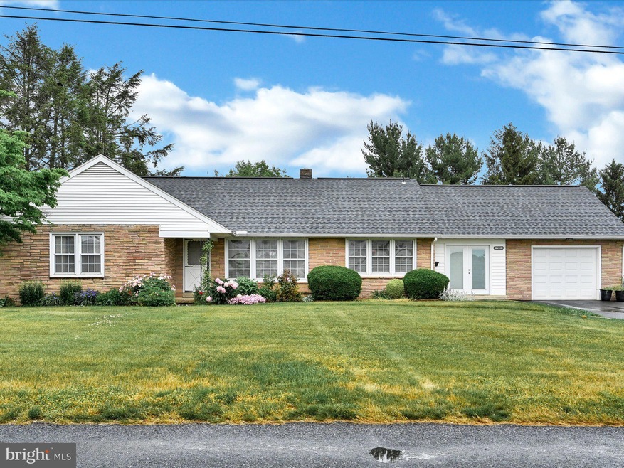 725 Bruce Ave, Mount Joy, PA 17552 - photo 1