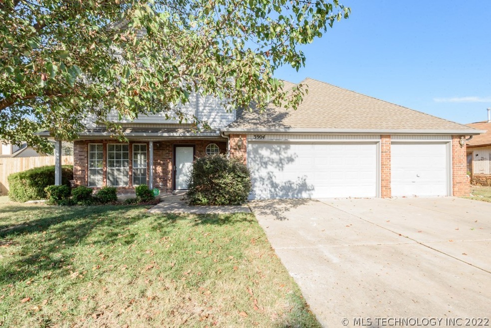 Spacious house ready for you to make it a HOME!