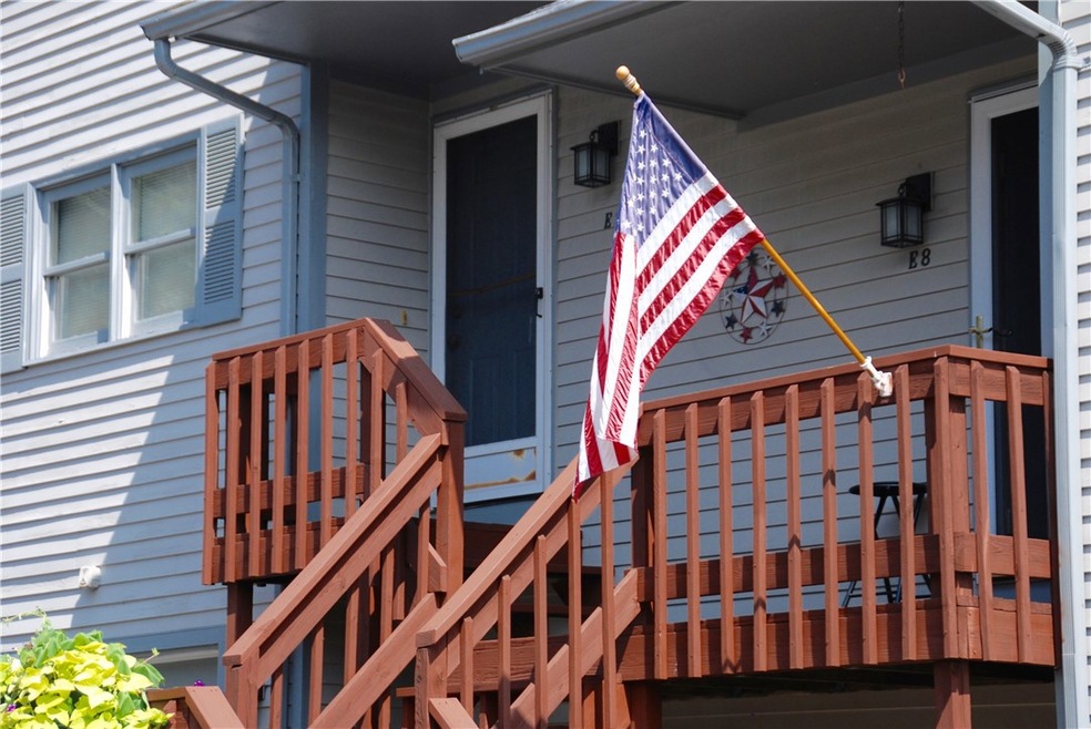 1603 Plainfield Pike unit E8, Johnston, RI 02919 - photo 1