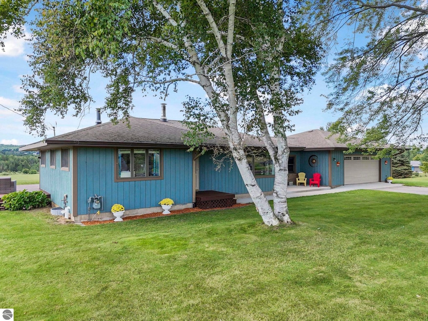 7420 E Birch Point Rd, Traverse City, MI 49684 - photo 1