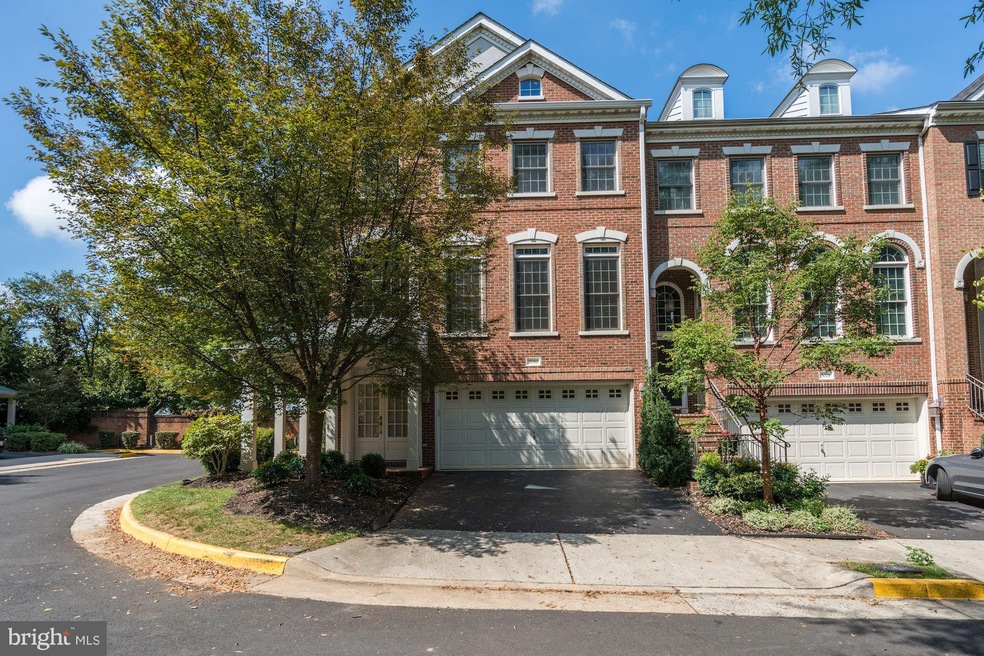 3080 Mckinnon Way, Oakton, VA 22124 - photo 1