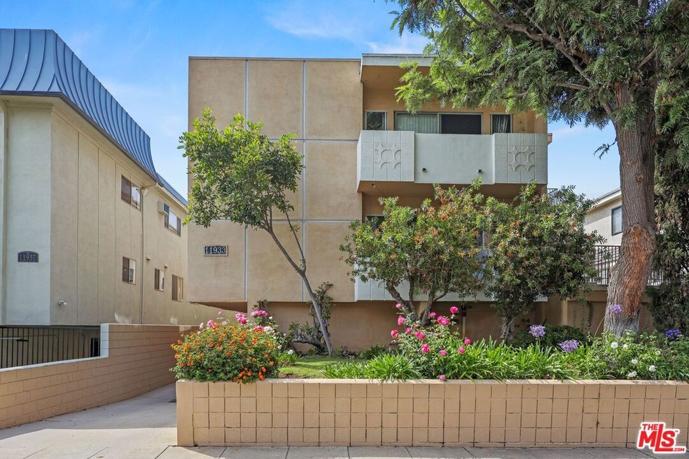 11933 Darlington Ave unit 8, Los Angeles, CA 90049 - photo 1