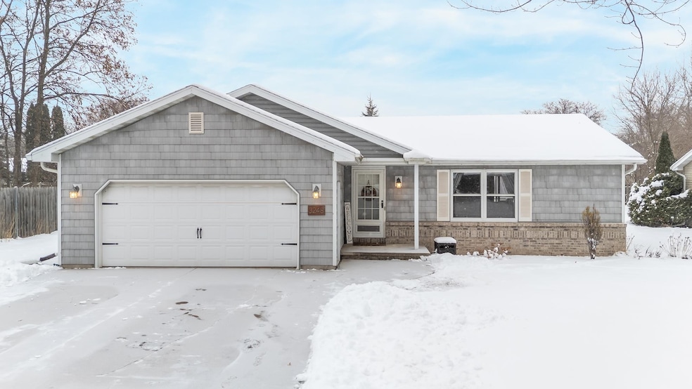 3248 S Blue Spruce Ln, Appleton, WI 54915 - photo 1