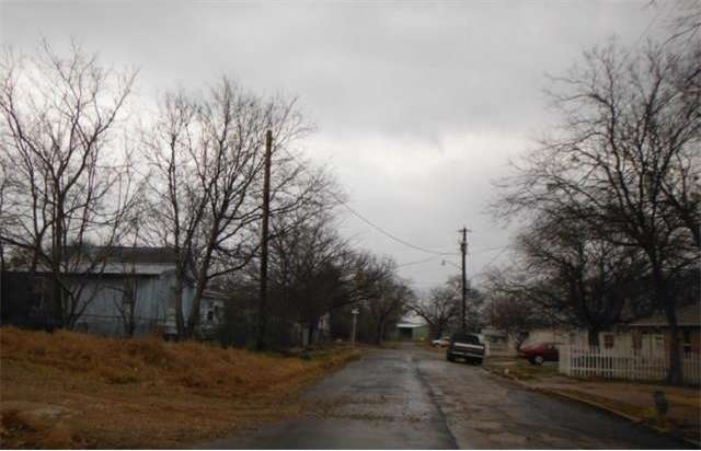 506 E 2nd St, Bonham, TX 75418 - photo 1