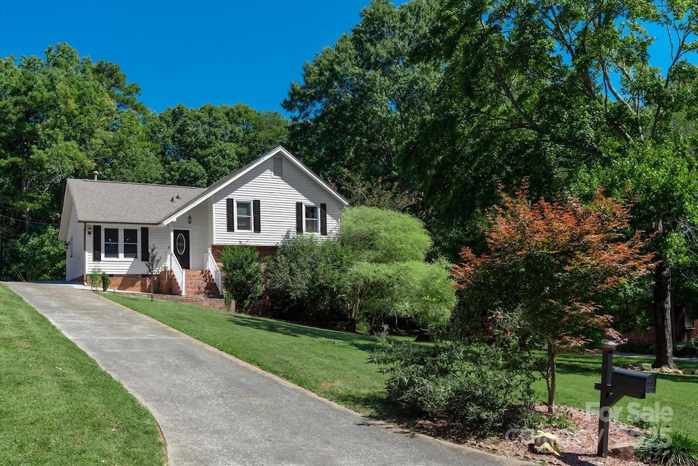 13423 Idlefield Ln, Matthews, NC 28105 - photo 1