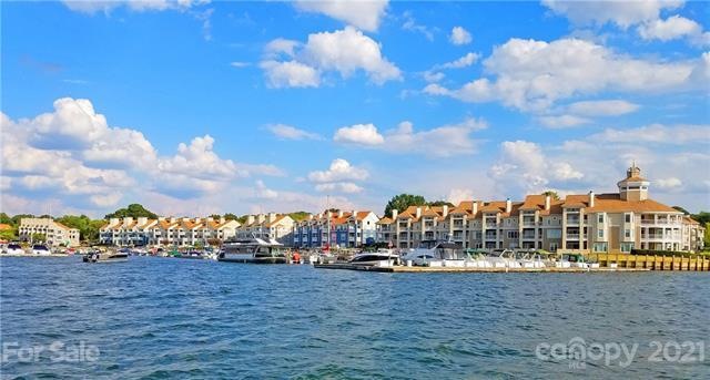 Beautiful waterfront neighborhood, Vineyard Point