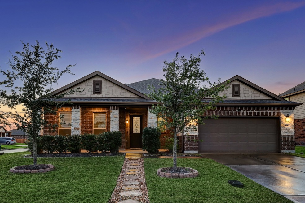 3610 Featherstone Ct, Pearland, TX 77584 - photo 1