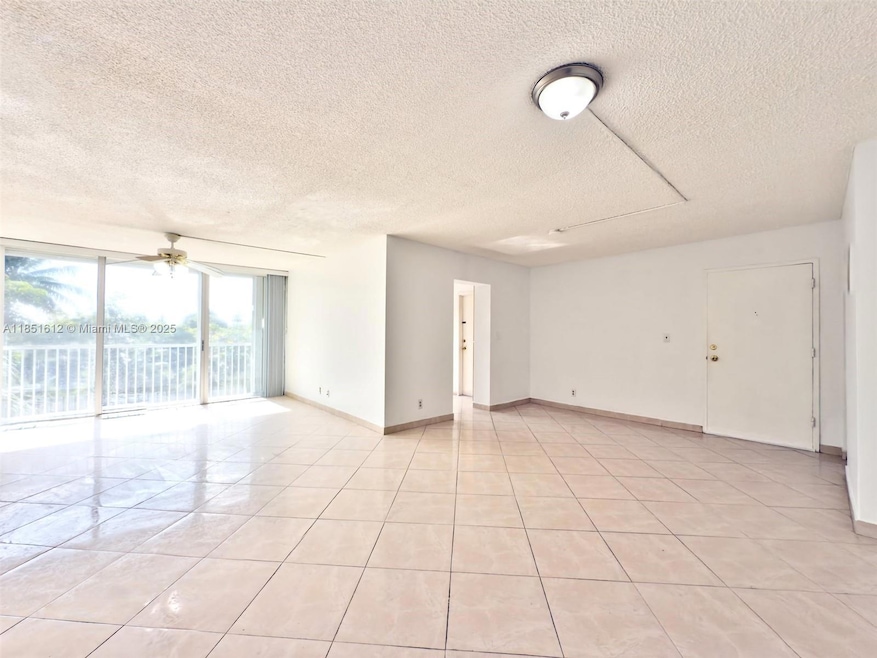 942 NE 199th St unit 302, Miami, FL 33179 - photo 1