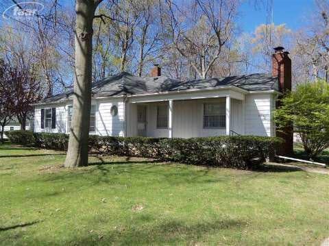 3304 Phillip Ave, Flint, MI 48507 - photo 1