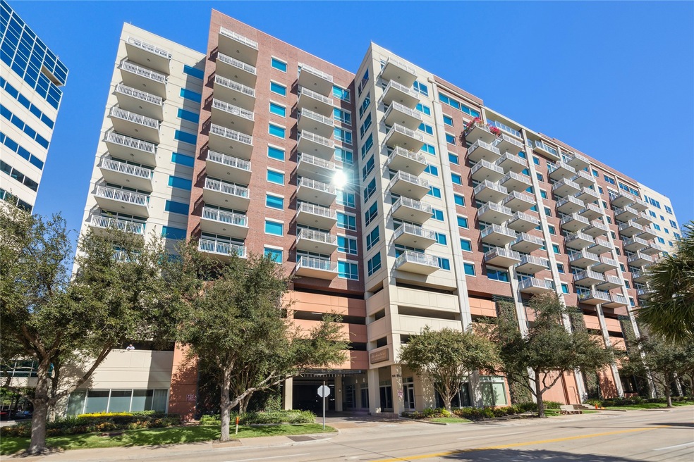 9870 Gaylord Dr unit 726, Houston, TX 77024 - photo 1