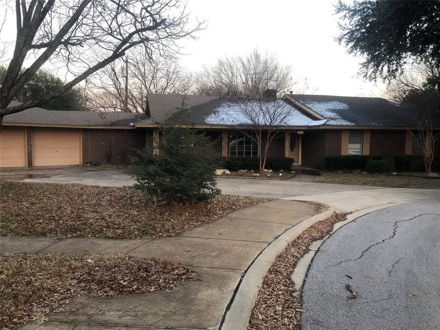 1501 Larue Cir, Ennis, TX 75119 - photo 1