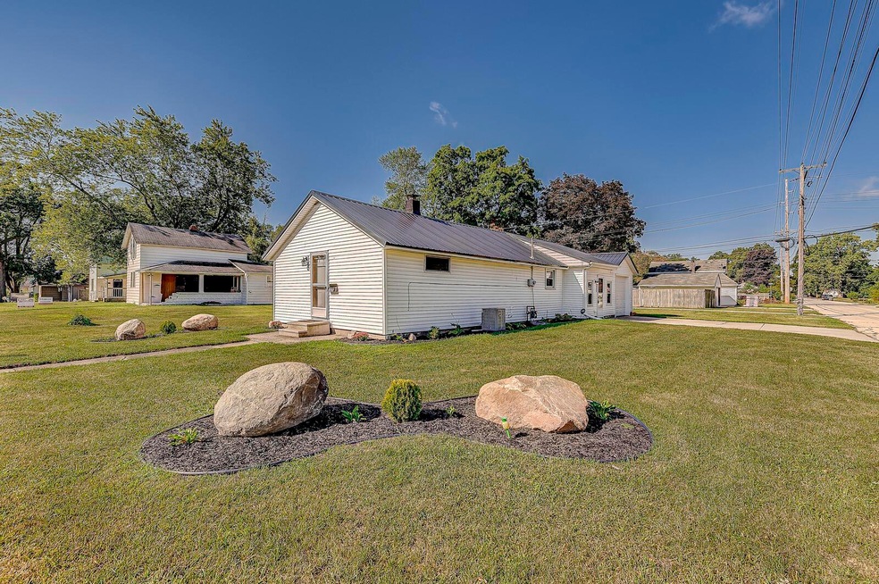 1325 Johnson St, Elkhart, IN 46514 - photo 1