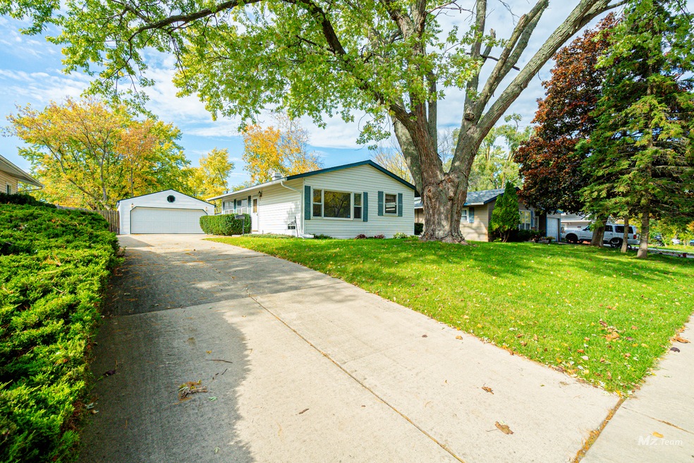 51 Austin Ave, Carpentersville, IL 60110 - photo 1